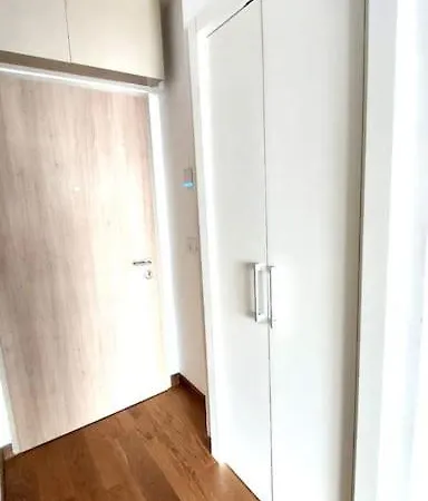 Apartment Bw View - Waterfront *